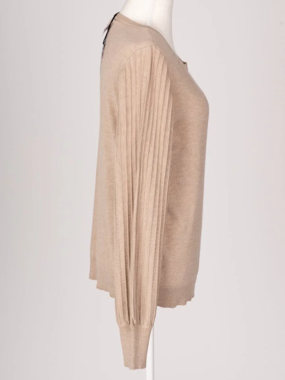 NWT Oatmeal Heather Pleated Sleeve Crew Neck Sweater Medium Soft Girl Cozy
